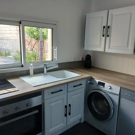 Dom wakacyjny House In Caen